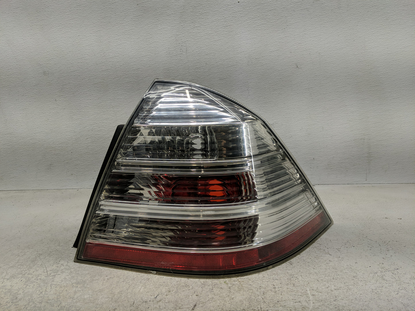 2008-2009 Ford Taurus Tail Light Assembly Passenger Right OEM P/N:8G13-13404-A 8G13-13B504-A Fits Fits 2008 2009 OEM Used Au