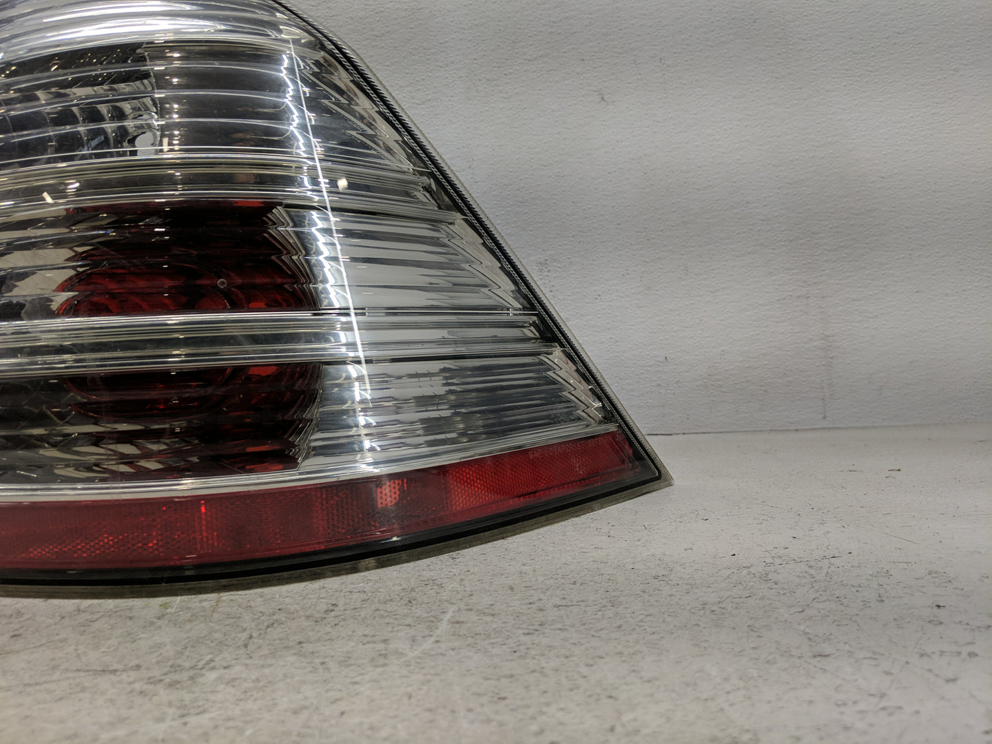 2008-2009 Ford Taurus Tail Light Assembly Passenger Right OEM P/N:8G13-13404-A 8G13-13B504-A Fits Fits 2008 2009 OEM Used Au