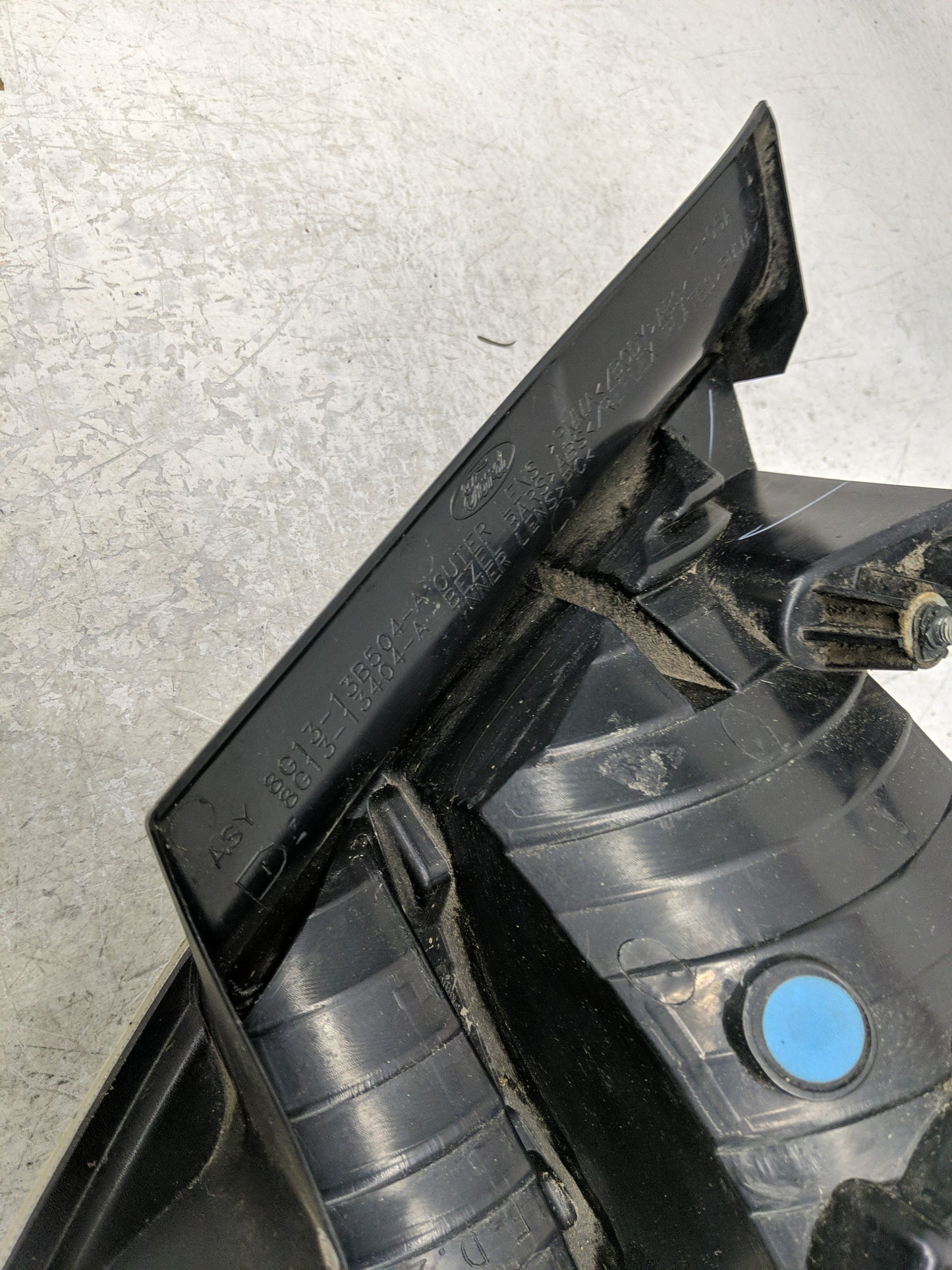 2008-2009 Ford Taurus Tail Light Assembly Passenger Right OEM P/N:8G13-13404-A 8G13-13B504-A Fits Fits 2008 2009 OEM Used Au