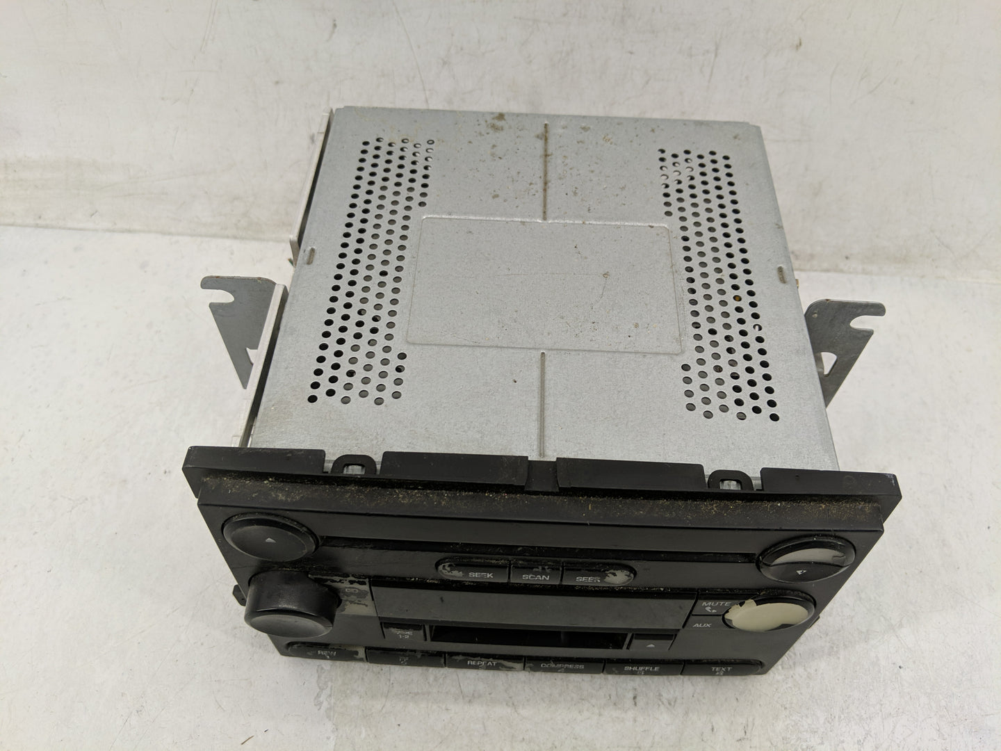 2008-2009 Ford Taurus Radio AM FM Cd Player Receiver Replacement P/N:8G1T18C869FB Fits Fits 2008 2009 OEM Used Auto Parts - 