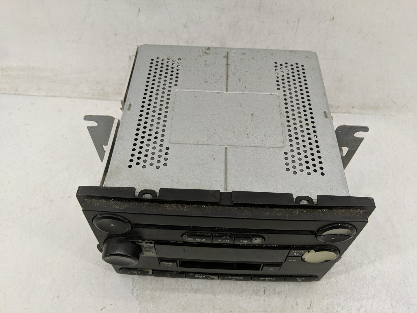 2008-2009 Ford Taurus Radio AM FM Cd Player Receiver Replacement P/N:8G1T18C869FB Fits Fits 2008 2009 OEM Used Auto Parts - 