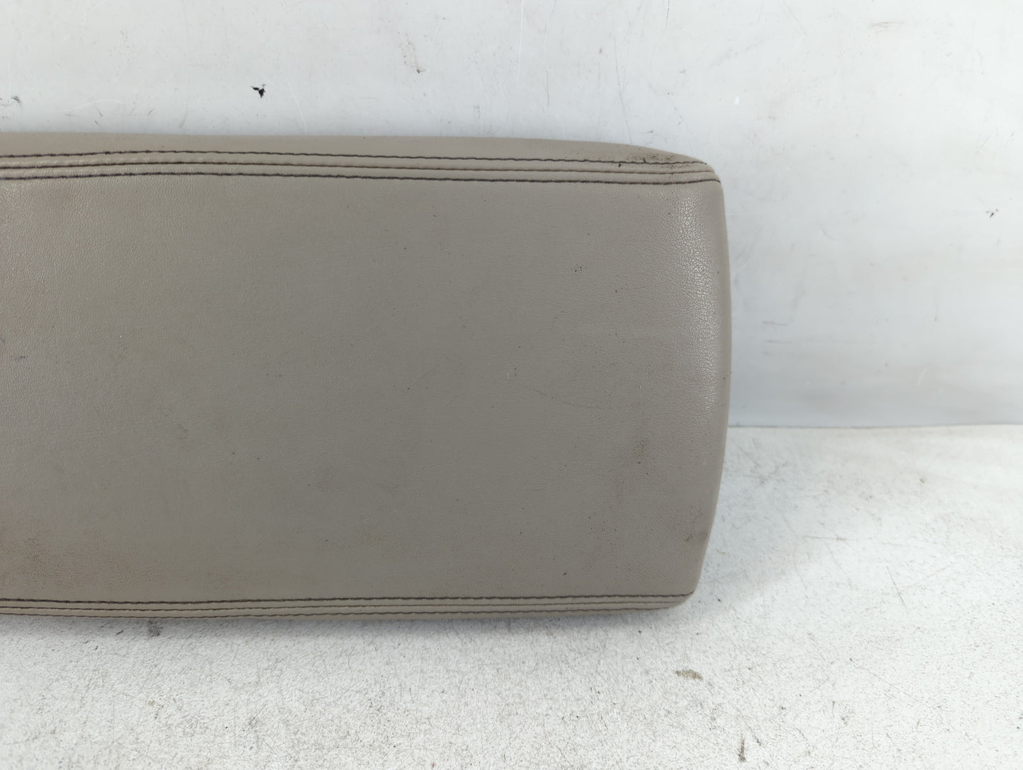 2008-2009 Ford Taurus Center Console Armrest Cover Lid Fits Fits 2008 2009 OEM Used Auto Parts - Oemusedautoparts1.com