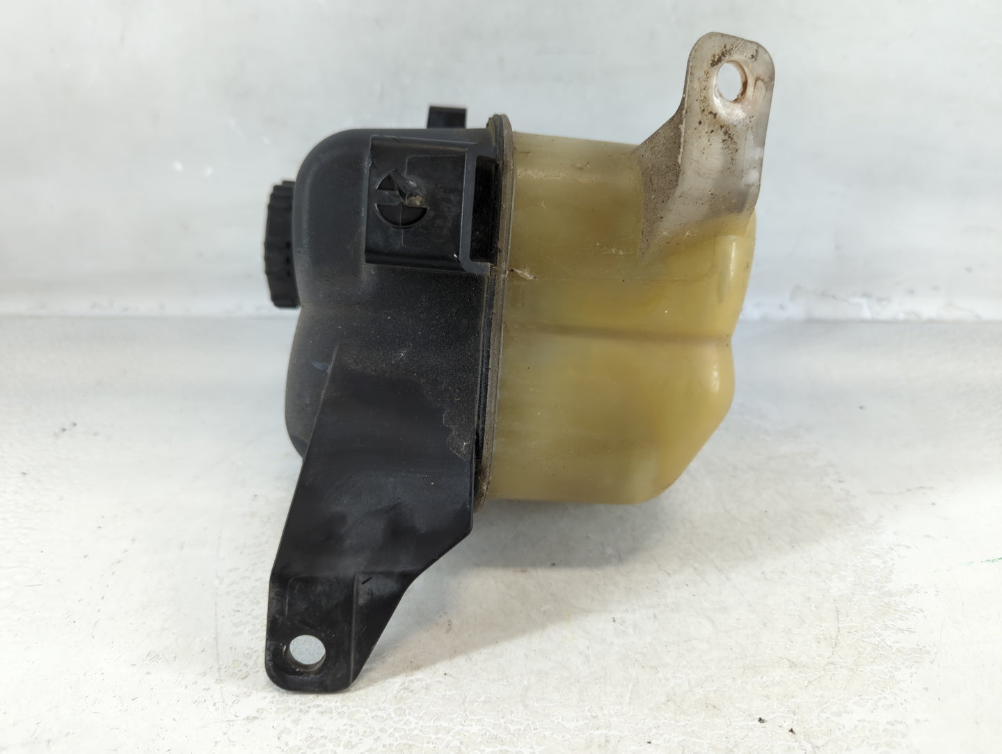 2008-2011 Ford Taurus Radiator Coolant Overflow Expansion Tank Bottle 917964 - Oemusedautoparts1.com