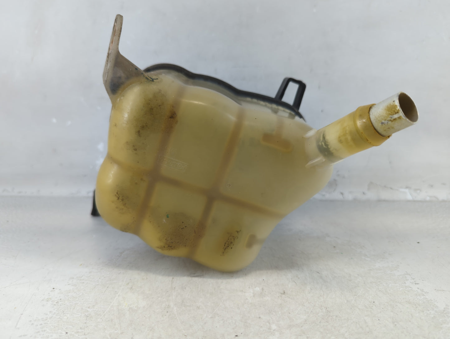 2008-2011 Ford Taurus Radiator Coolant Overflow Expansion Tank Bottle 917964 - Oemusedautoparts1.com