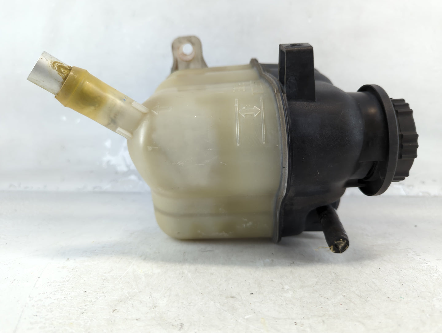 2008-2011 Ford Taurus Radiator Coolant Overflow Expansion Tank Bottle 917964 - Oemusedautoparts1.com