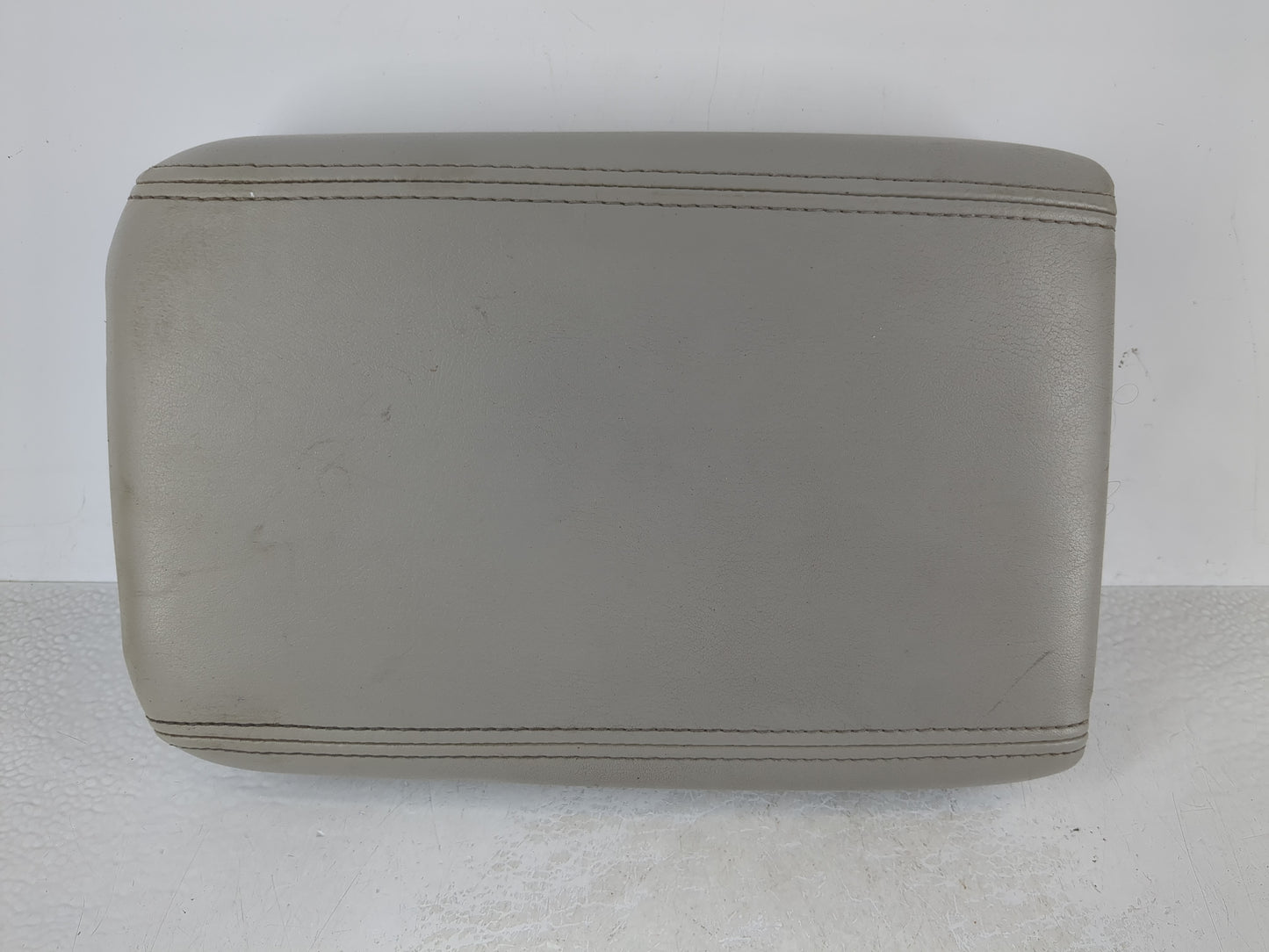 2007-2012 Gmc Acadia Center Floor Console Fits Fits 2007 2008 2009 2010 2011 2012 OEM Used Auto Parts - Oemusedautoparts1.co