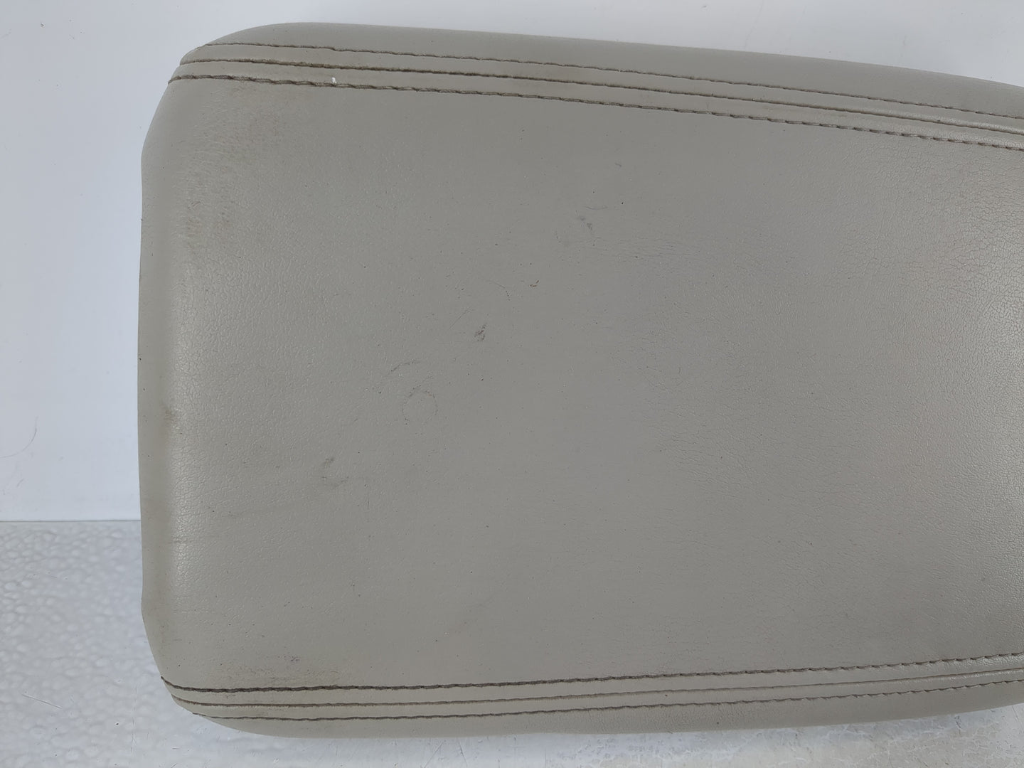 2007-2012 Gmc Acadia Center Floor Console Fits Fits 2007 2008 2009 2010 2011 2012 OEM Used Auto Parts - Oemusedautoparts1.co