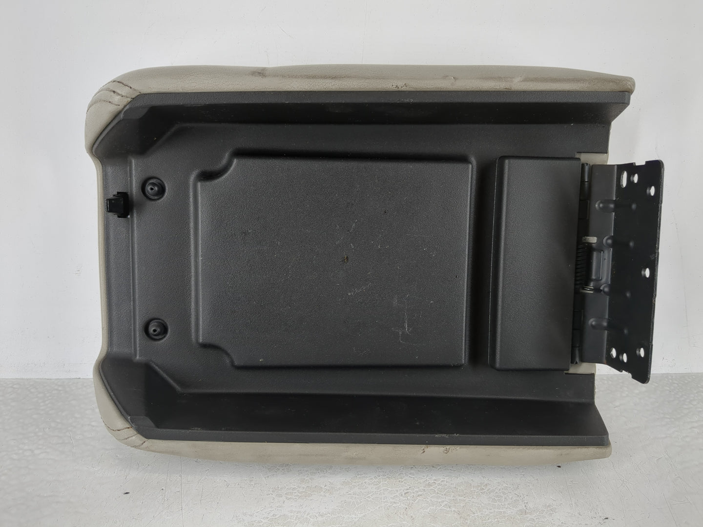 2007-2012 Gmc Acadia Center Floor Console Fits Fits 2007 2008 2009 2010 2011 2012 OEM Used Auto Parts - Oemusedautoparts1.co