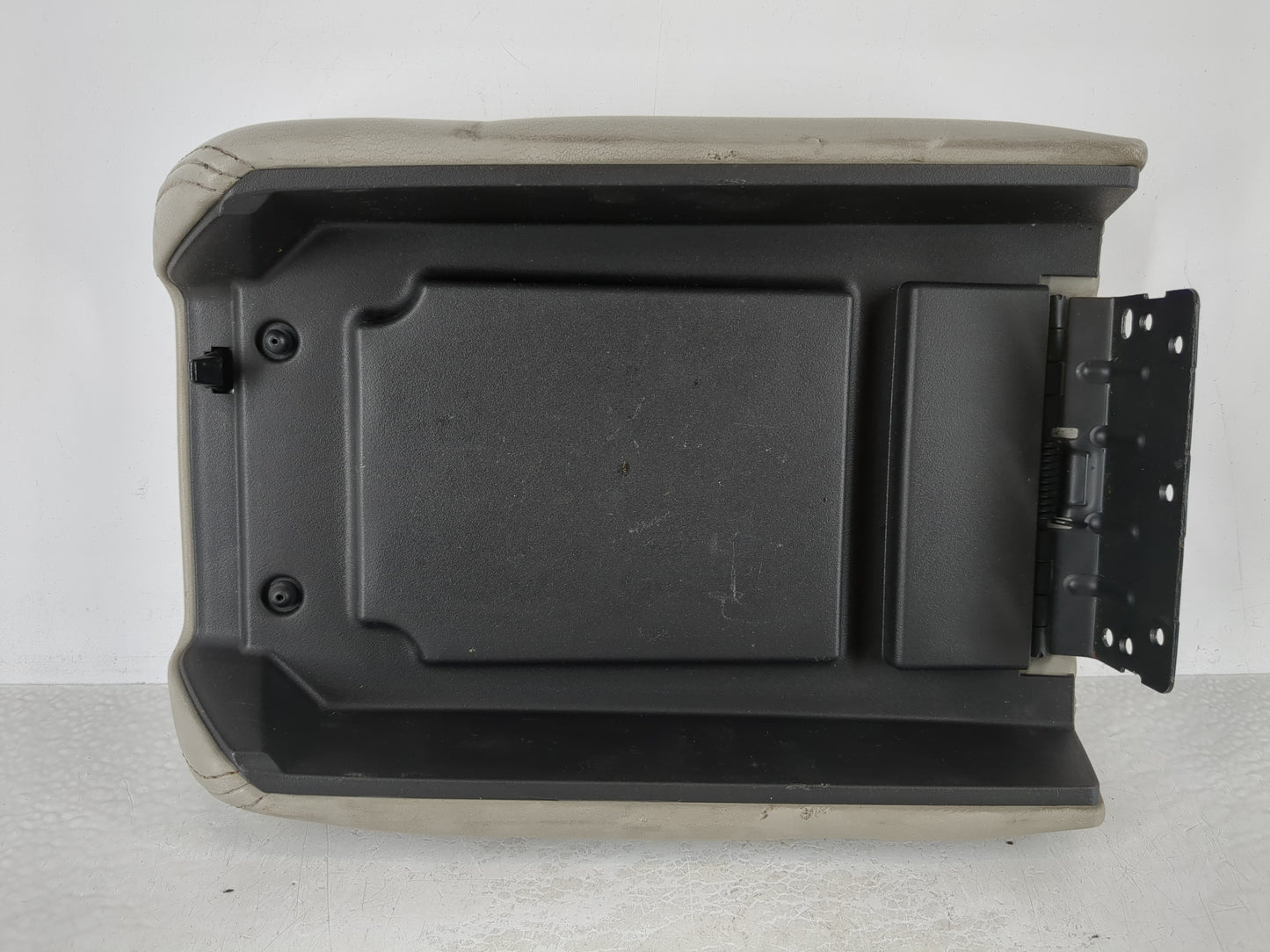 2007-2012 Gmc Acadia Center Floor Console Fits Fits 2007 2008 2009 2010 2011 2012 OEM Used Auto Parts - Oemusedautoparts1.co