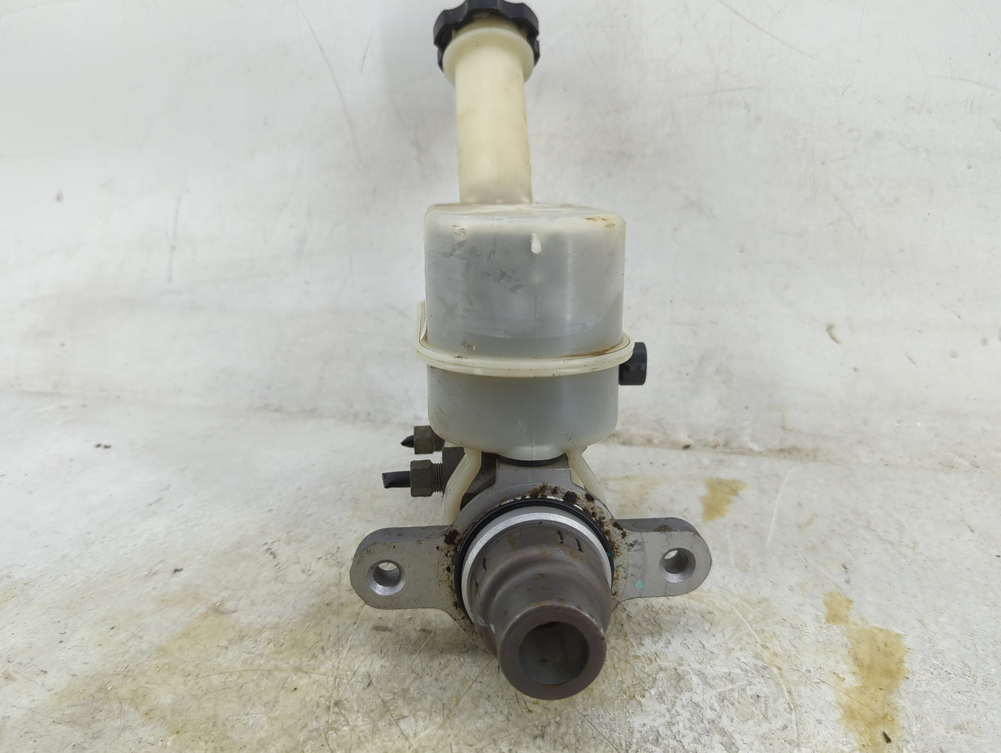 2009-2017 Gmc Acadia Brake Master Cylinder 1496744 - Oemusedautoparts1.com
