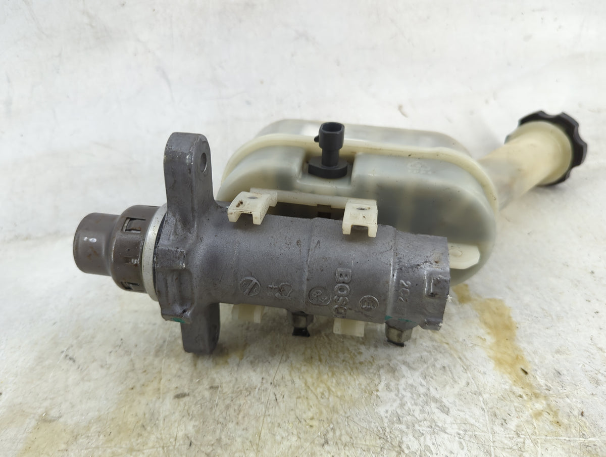 2009-2017 Gmc Acadia Brake Master Cylinder 1496744 - Oemusedautoparts1.com