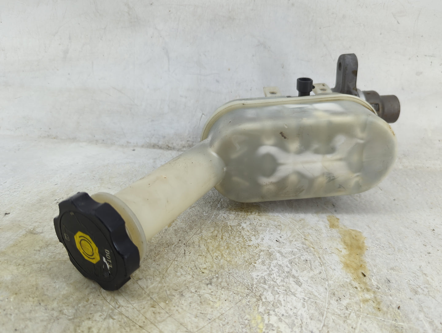 2009-2017 Gmc Acadia Brake Master Cylinder 1496744 - Oemusedautoparts1.com
