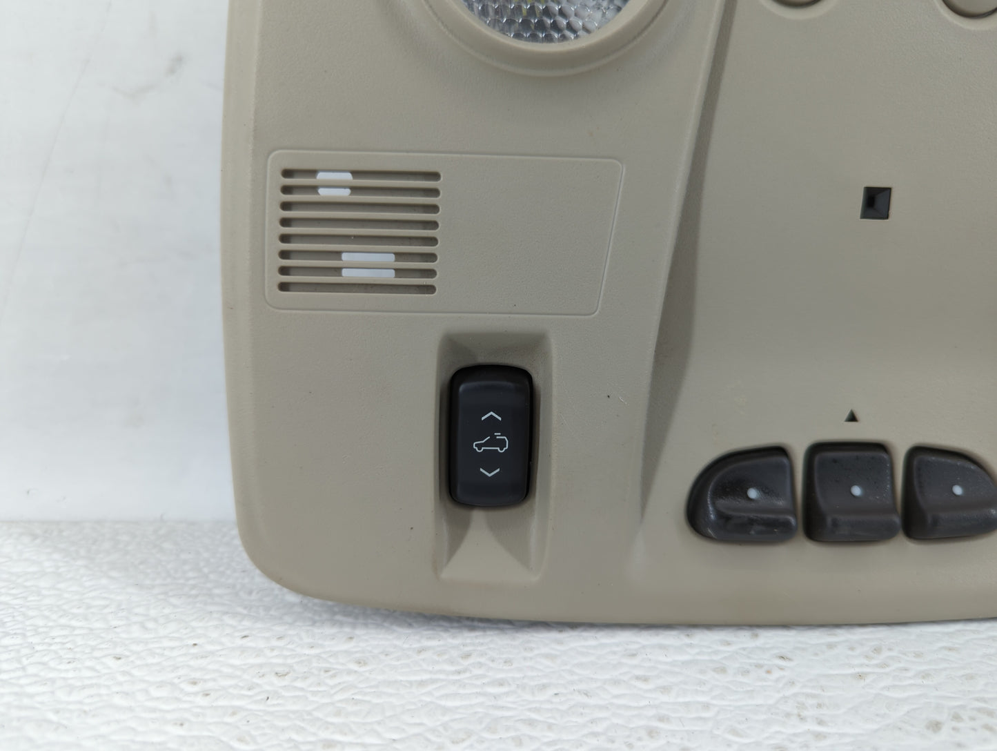 2009 Gmc Acadia Overhead Roof Console Beige - Oemusedautoparts1.com