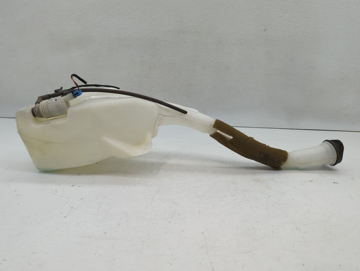2007-2009 Gmc Acadia Windshield Washer Fluid Reservoir Bottle Oem - Oemusedautoparts1.com