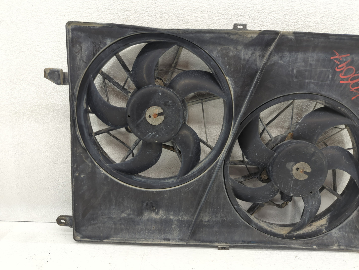 2007-2017 Gmc Acadia Left Radiator Fan Motor Assembly Black - Oemusedautoparts1.com