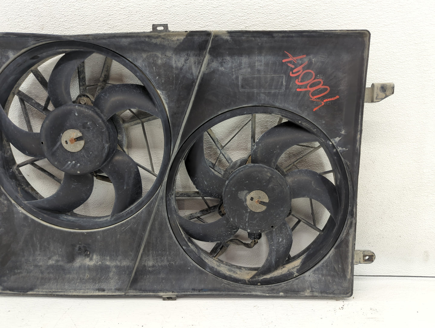 2007-2017 Gmc Acadia Left Radiator Fan Motor Assembly Black - Oemusedautoparts1.com