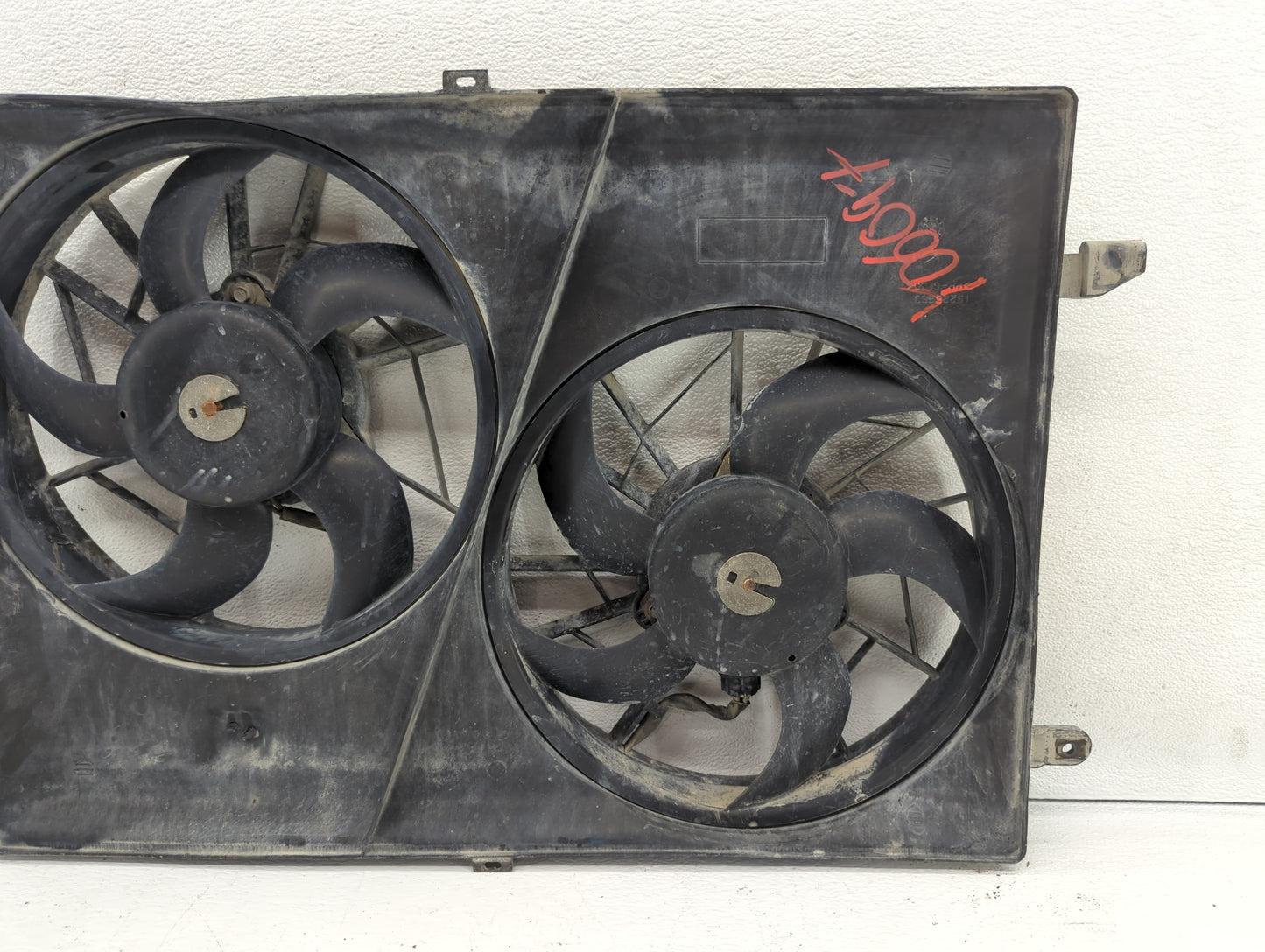 2007-2017 Gmc Acadia Left Radiator Fan Motor Assembly Black - Oemusedautoparts1.com