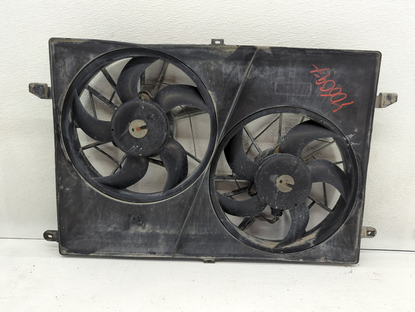 2007-2017 Gmc Acadia Left Radiator Fan Motor Assembly Black - Oemusedautoparts1.com