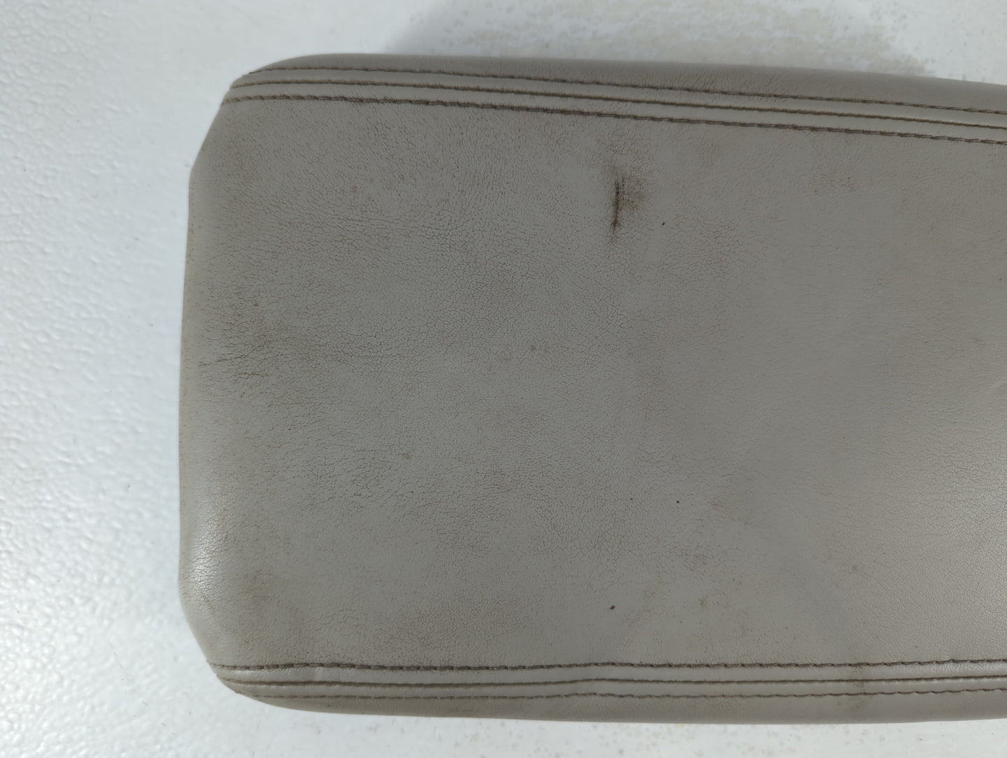 2009 Gmc Acadia Center Console Armrest Cover Lid Fits OEM Used Auto Parts - Oemusedautoparts1.com