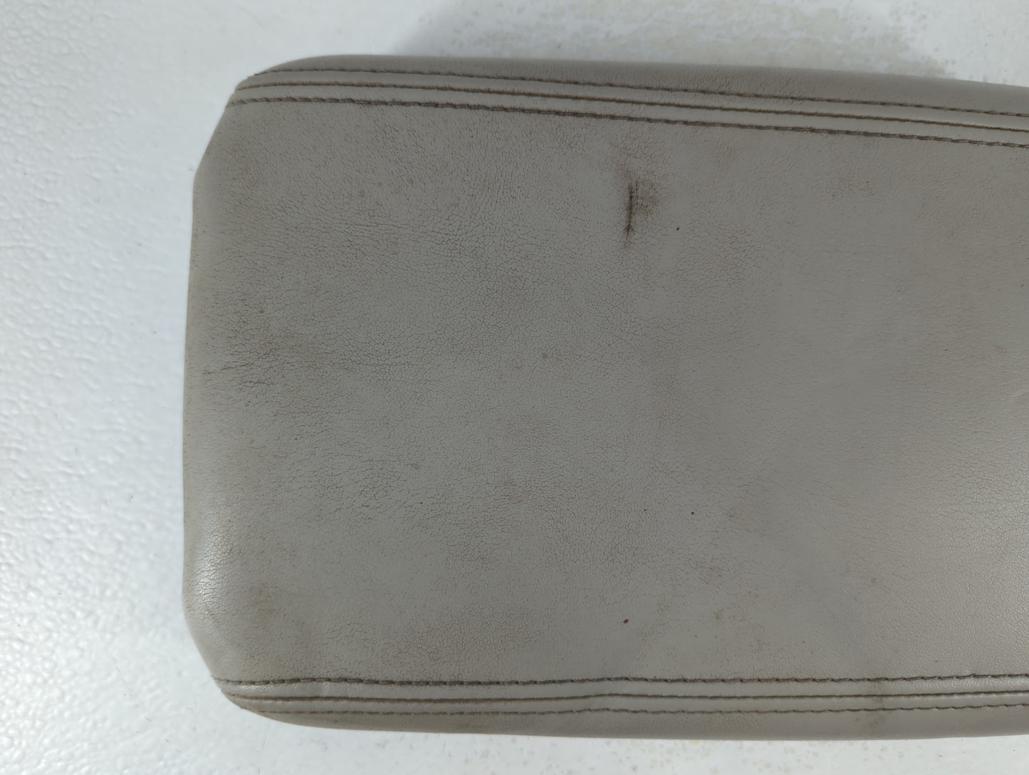 2009 Gmc Acadia Center Console Armrest Cover Lid Fits OEM Used Auto Parts - Oemusedautoparts1.com