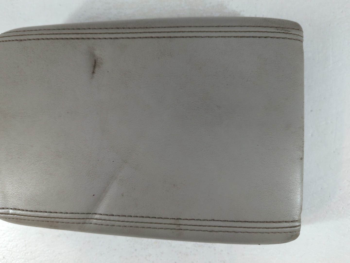 2009 Gmc Acadia Center Console Armrest Cover Lid Fits OEM Used Auto Parts - Oemusedautoparts1.com