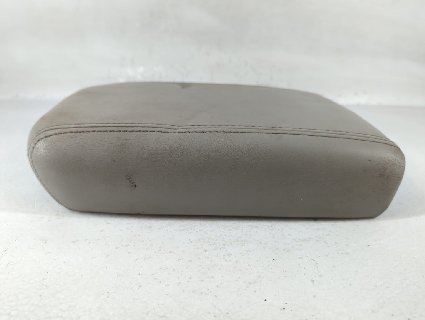 2009 Gmc Acadia Center Console Armrest Cover Lid Fits OEM Used Auto Parts - Oemusedautoparts1.com