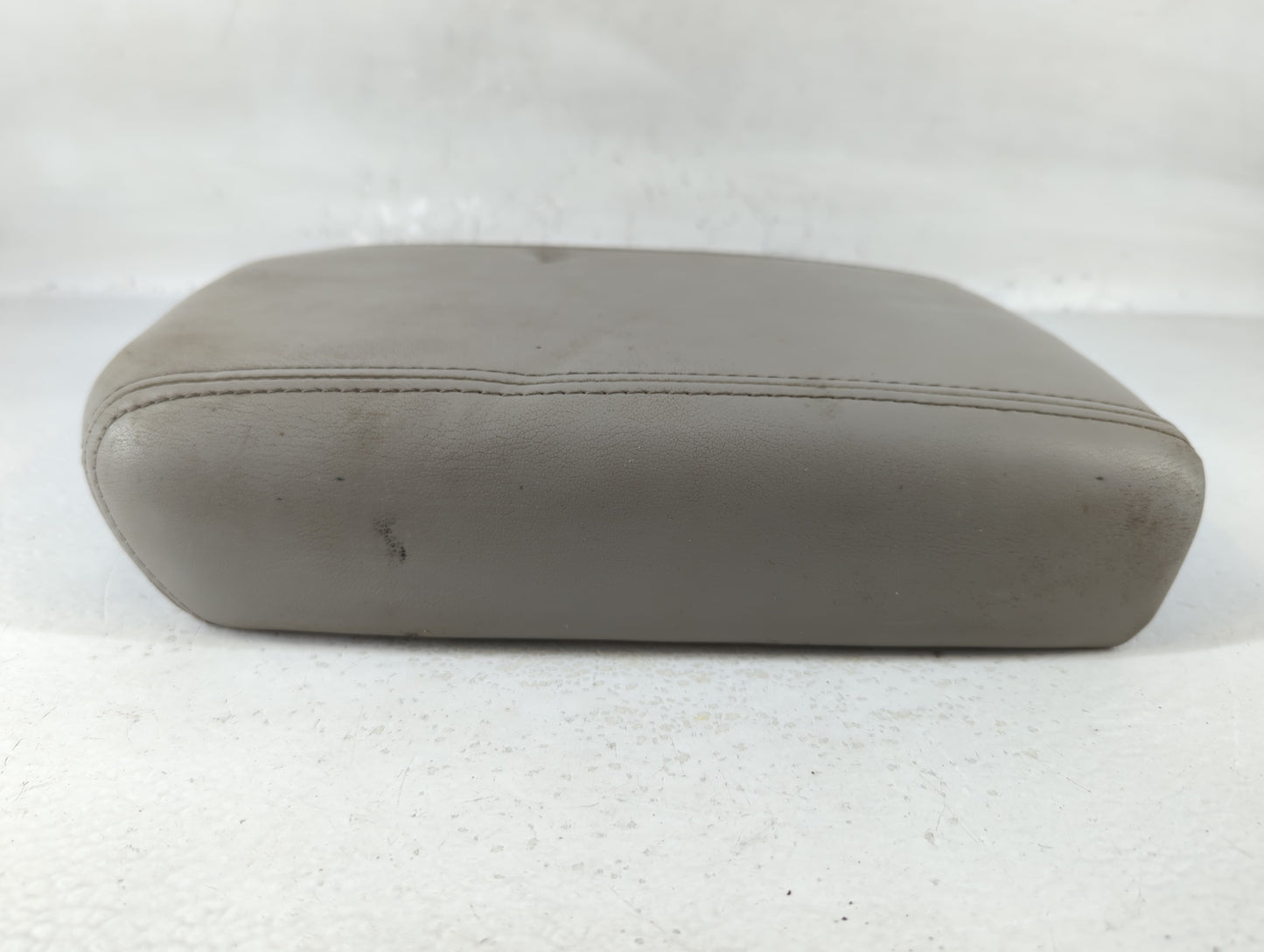 2009 Gmc Acadia Center Console Armrest Cover Lid Fits OEM Used Auto Parts - Oemusedautoparts1.com