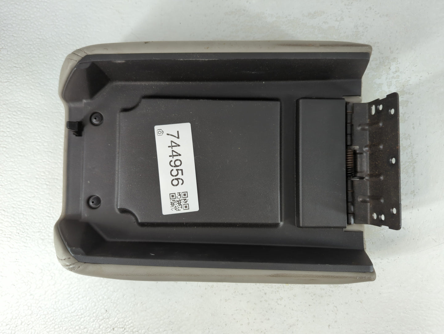 2009 Gmc Acadia Center Console Armrest Cover Lid Fits OEM Used Auto Parts - Oemusedautoparts1.com