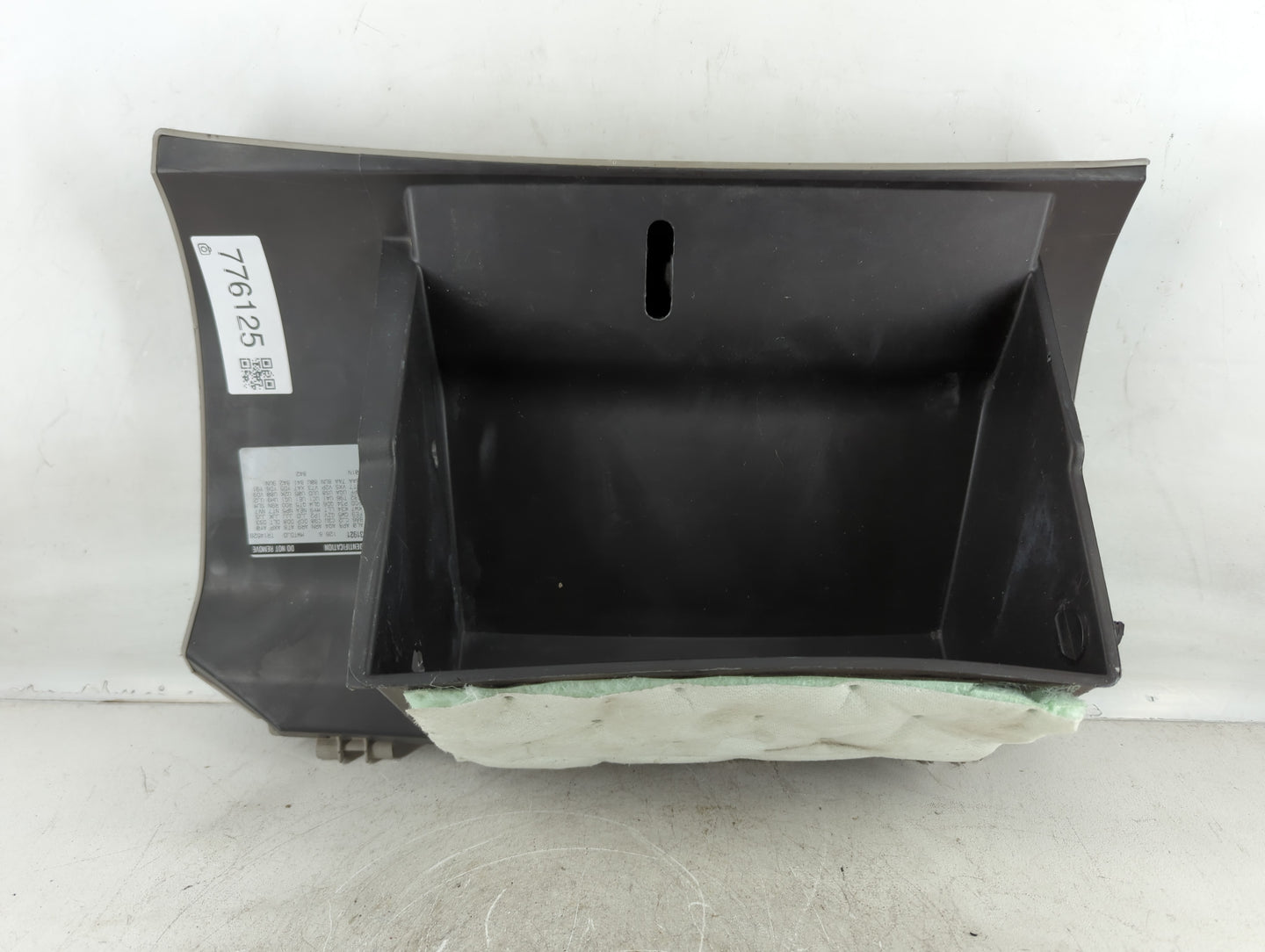 2009 Gmc Acadia Passenger Glove Box Door Storage Compartment - Oemusedautoparts1.com