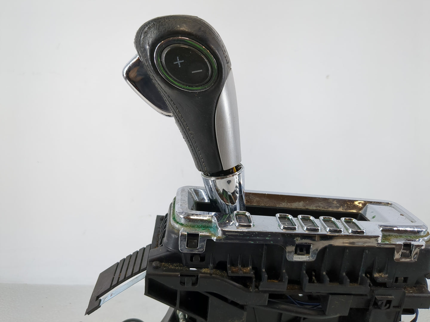 2009 Gmc Acadia Floor Console Assembly Shifter - Oemusedautoparts1.com