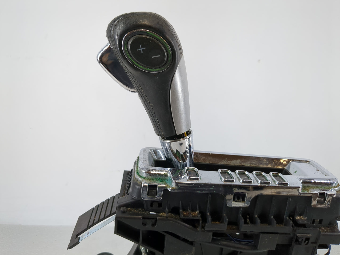 2009 Gmc Acadia Floor Console Assembly Shifter - Oemusedautoparts1.com