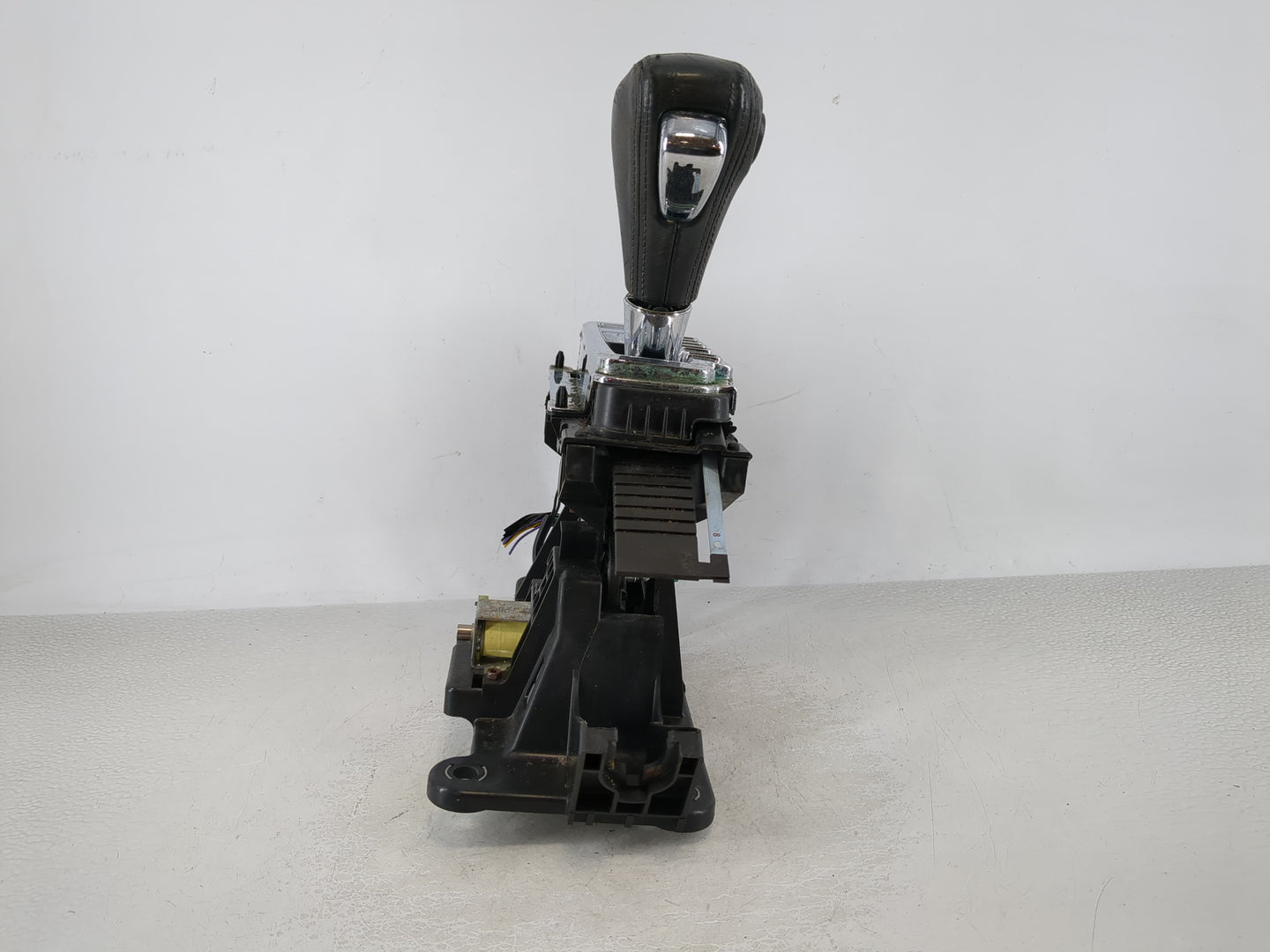 2009 Gmc Acadia Floor Console Assembly Shifter - Oemusedautoparts1.com