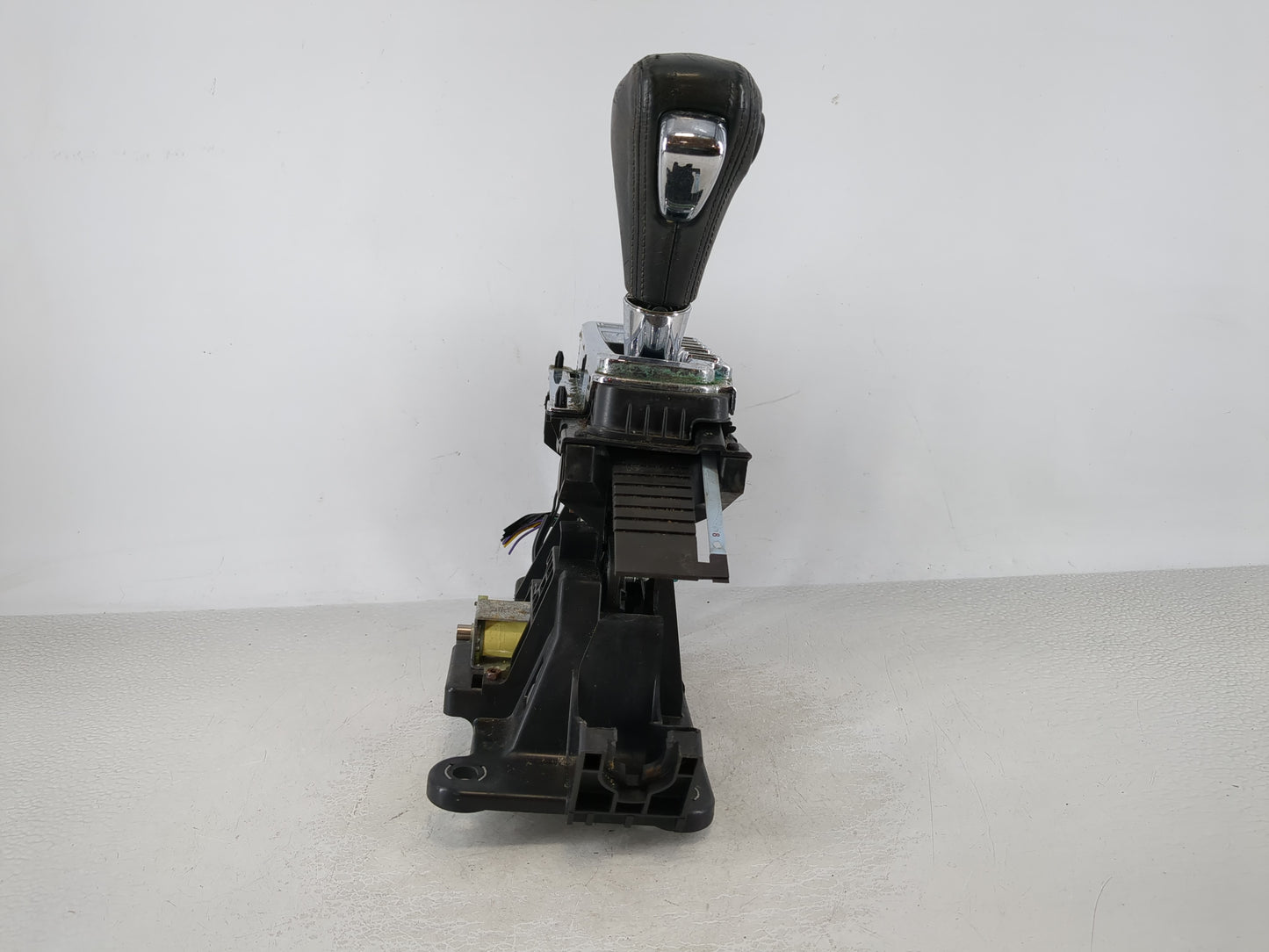 2009 Gmc Acadia Floor Console Assembly Shifter - Oemusedautoparts1.com