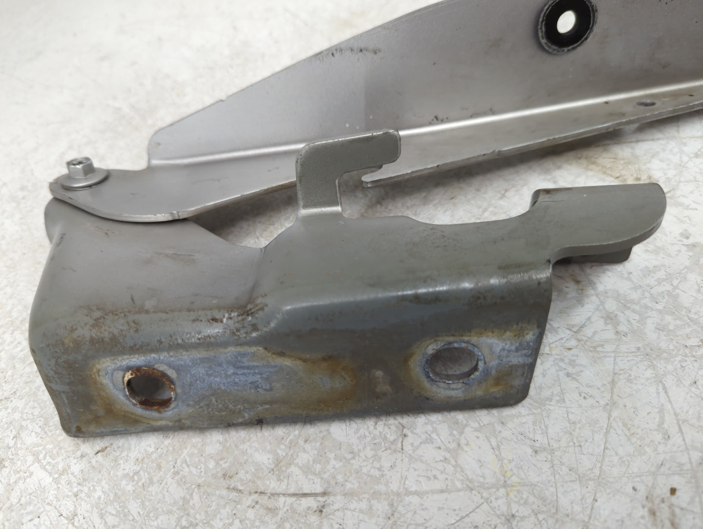2009 Gmc Acadia Driver Hood Hinge - Oemusedautoparts1.com
