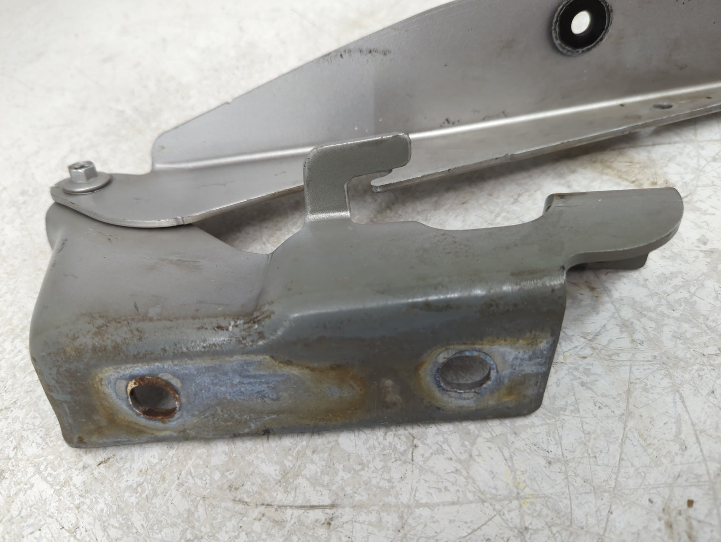 2009 Gmc Acadia Driver Hood Hinge - Oemusedautoparts1.com