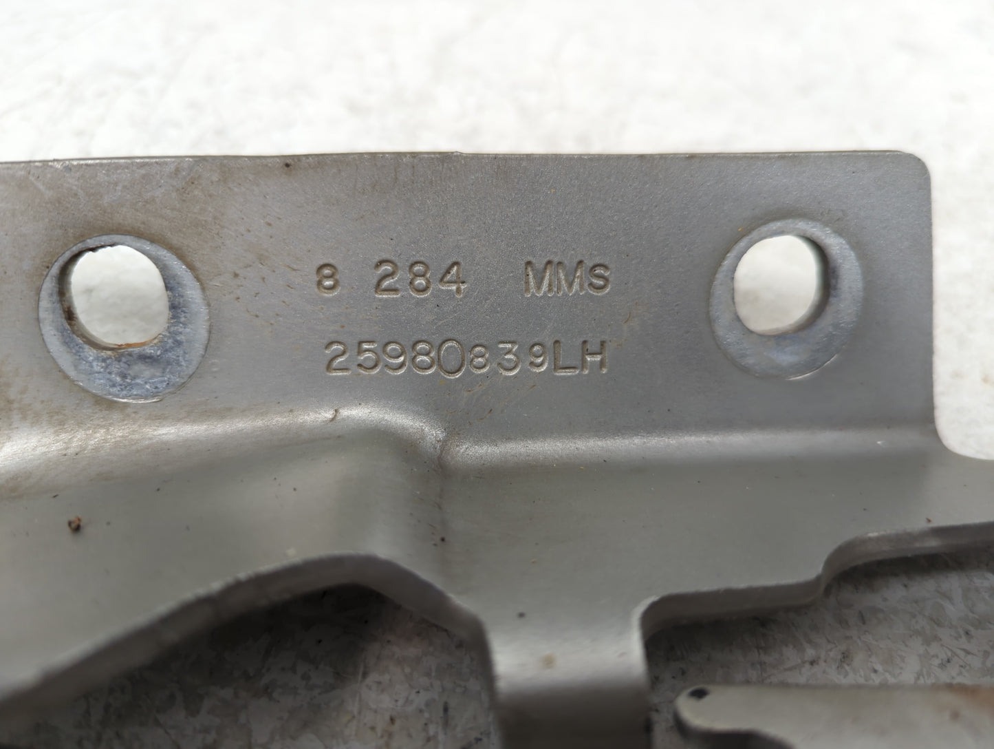 2009 Gmc Acadia Driver Hood Hinge - Oemusedautoparts1.com