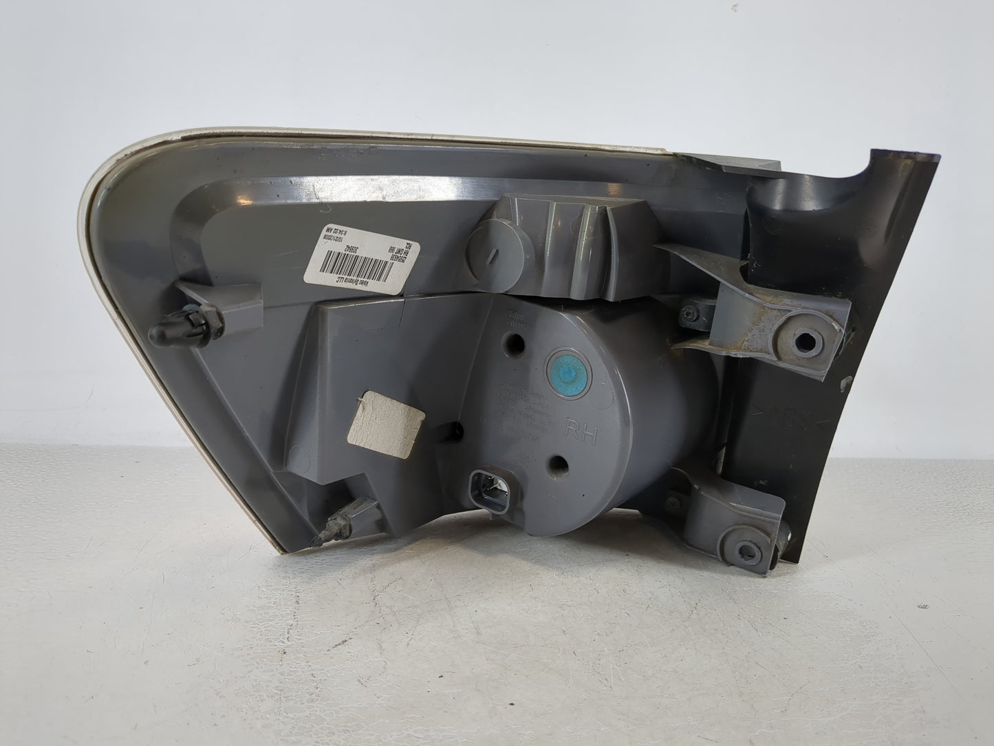 2007 Gmc Acadia Driver Left Side Tail Light Taillight Deck Lid Mounted - Oemusedautoparts1.com