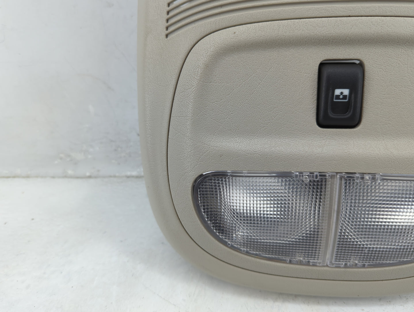 2005-2009 Gmc Envoy Overhead Roof Console 1412788 - Oemusedautoparts1.com