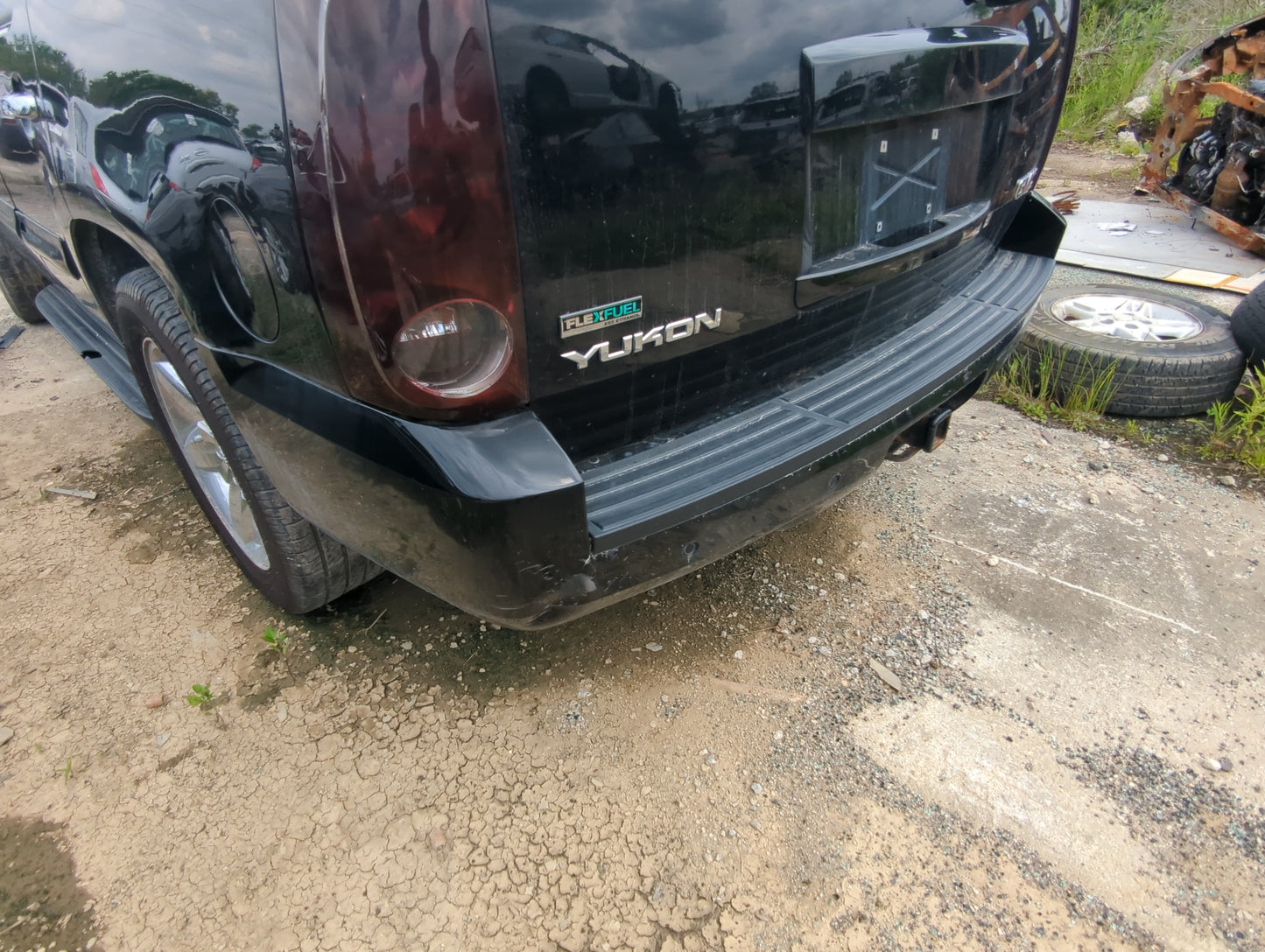 2007-2013 Gmc Yukon Rear Bumper Assembly Oem - Oemusedautoparts1.com