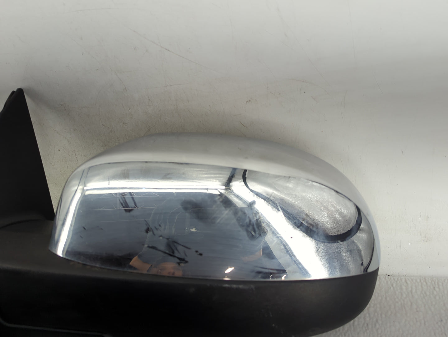 2009-2014 Gmc Yukon Driver Side View Mirror - Left Door Mirror OEM Used - Oemusedautoparts1.com