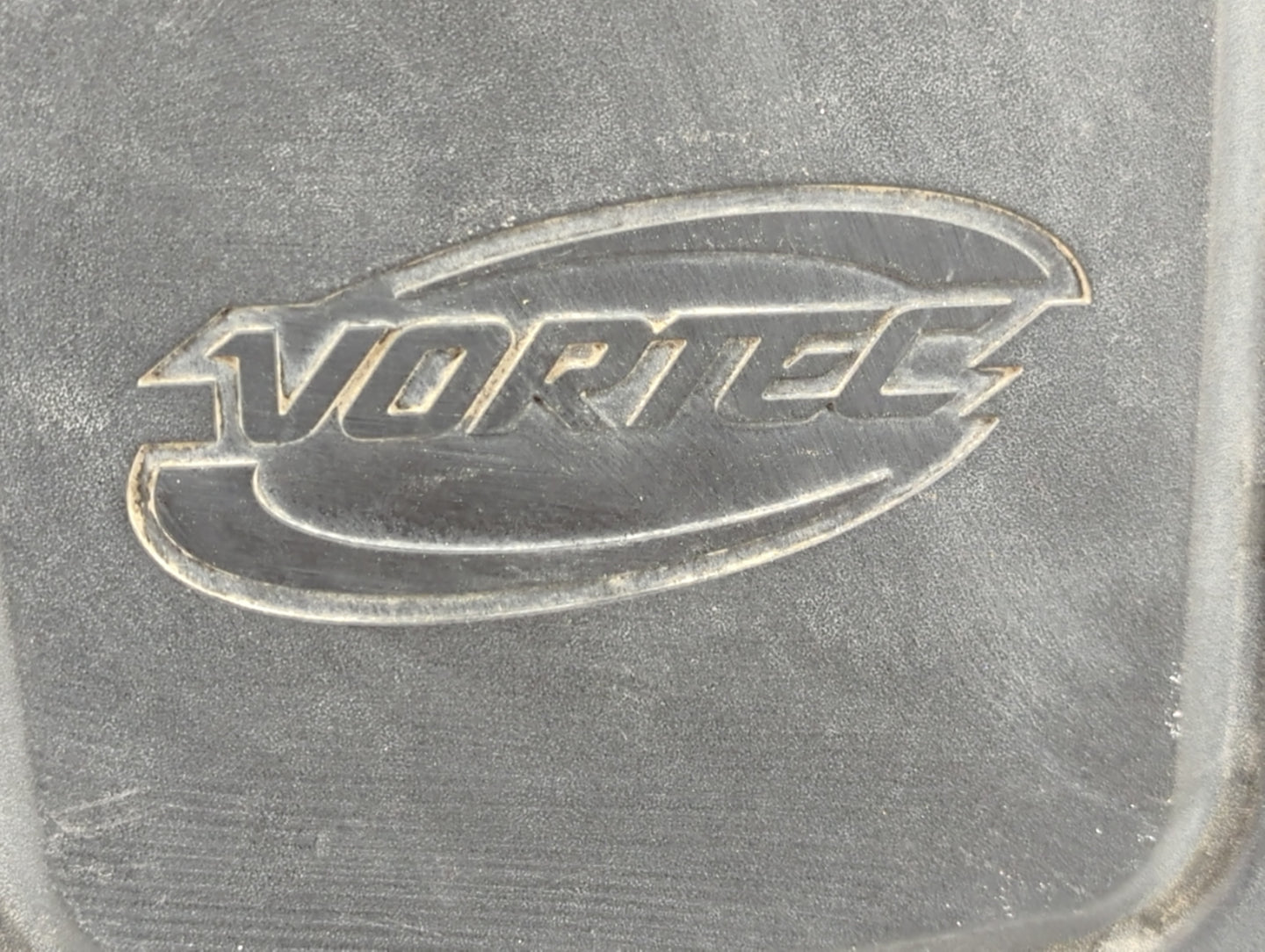 2009 Gmc Yukon Engine Cover Black - Oemusedautoparts1.com