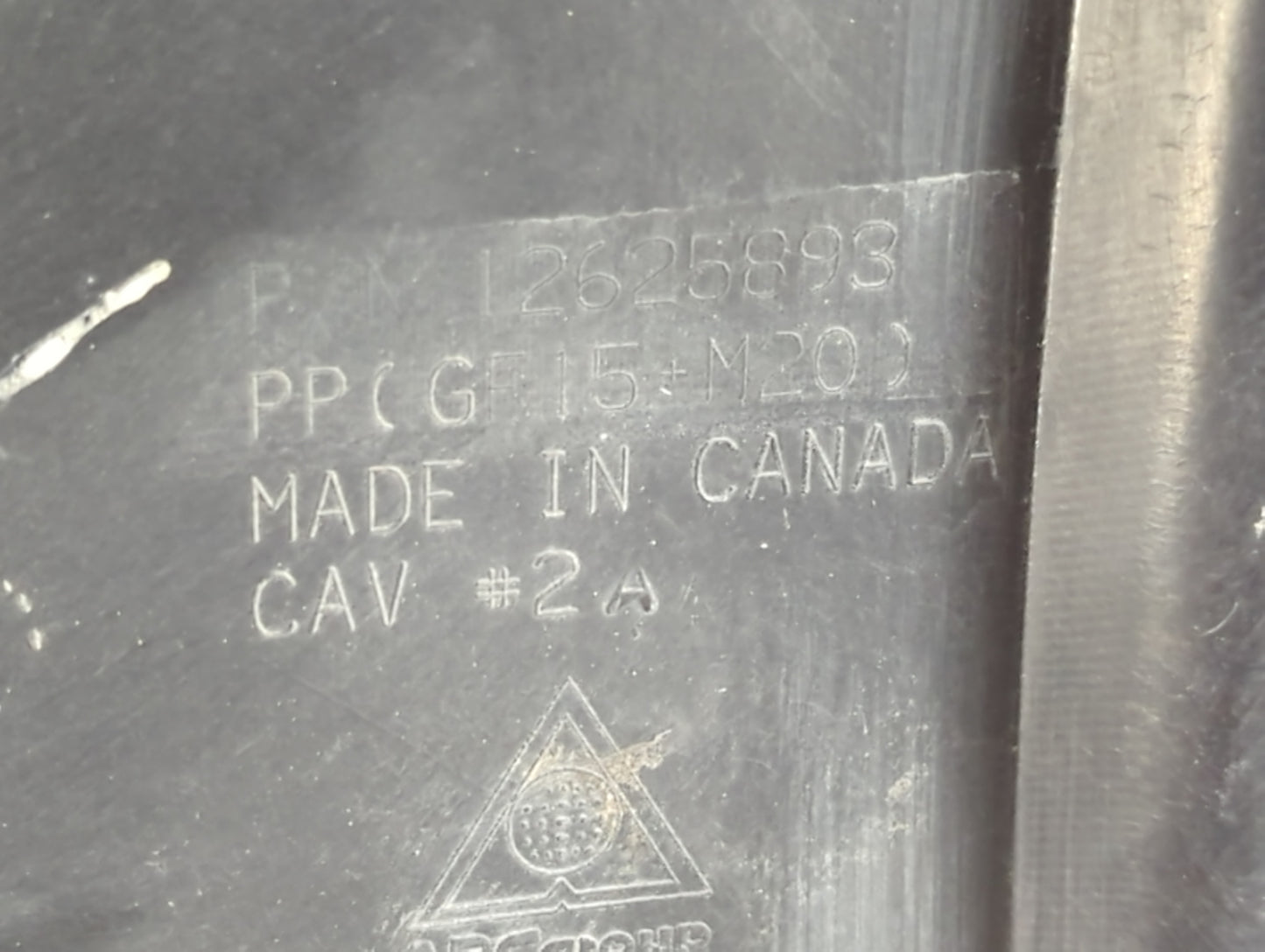 2009 Gmc Yukon Engine Cover Black - Oemusedautoparts1.com