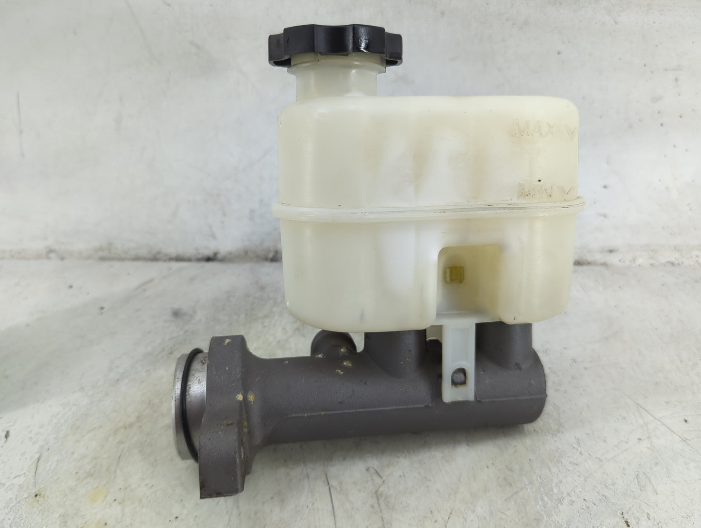 2009-2014 Gmc Yukon Brake Master Cylinder 1492298 - Oemusedautoparts1.com