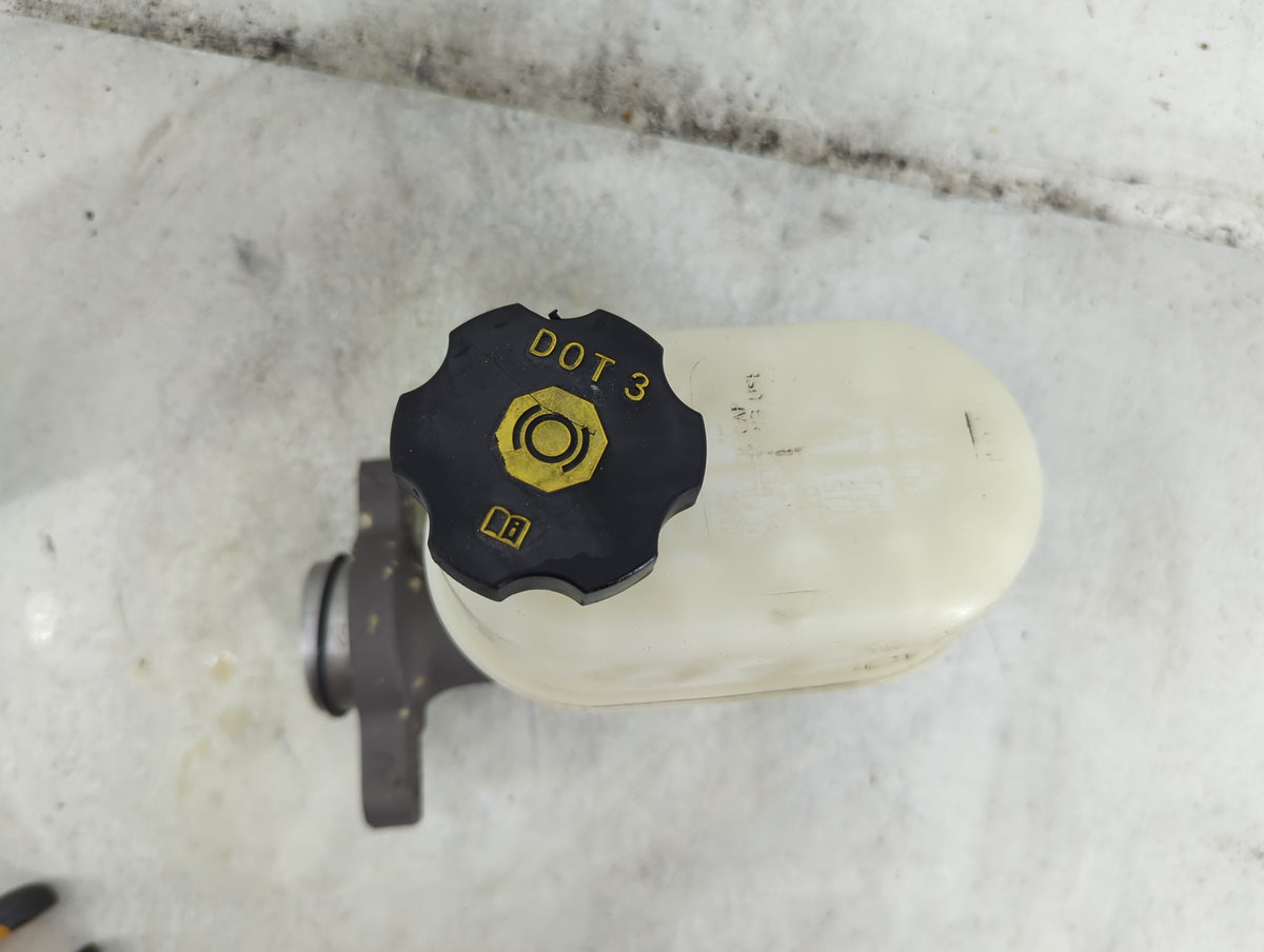 2009-2014 Gmc Yukon Brake Master Cylinder 1492298 - Oemusedautoparts1.com