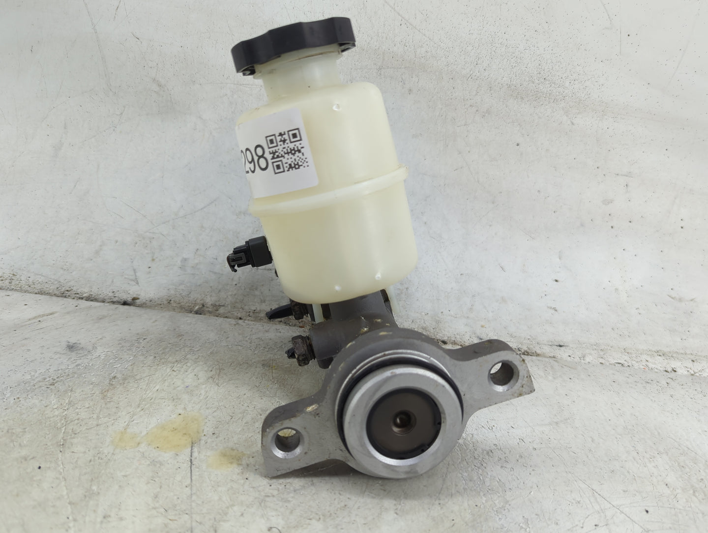 2009-2014 Gmc Yukon Brake Master Cylinder 1492298 - Oemusedautoparts1.com