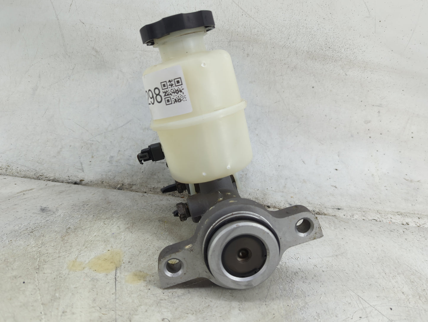 2009-2014 Gmc Yukon Brake Master Cylinder 1492298 - Oemusedautoparts1.com