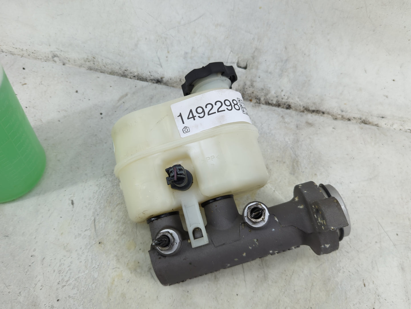 2009-2014 Gmc Yukon Brake Master Cylinder 1492298 - Oemusedautoparts1.com