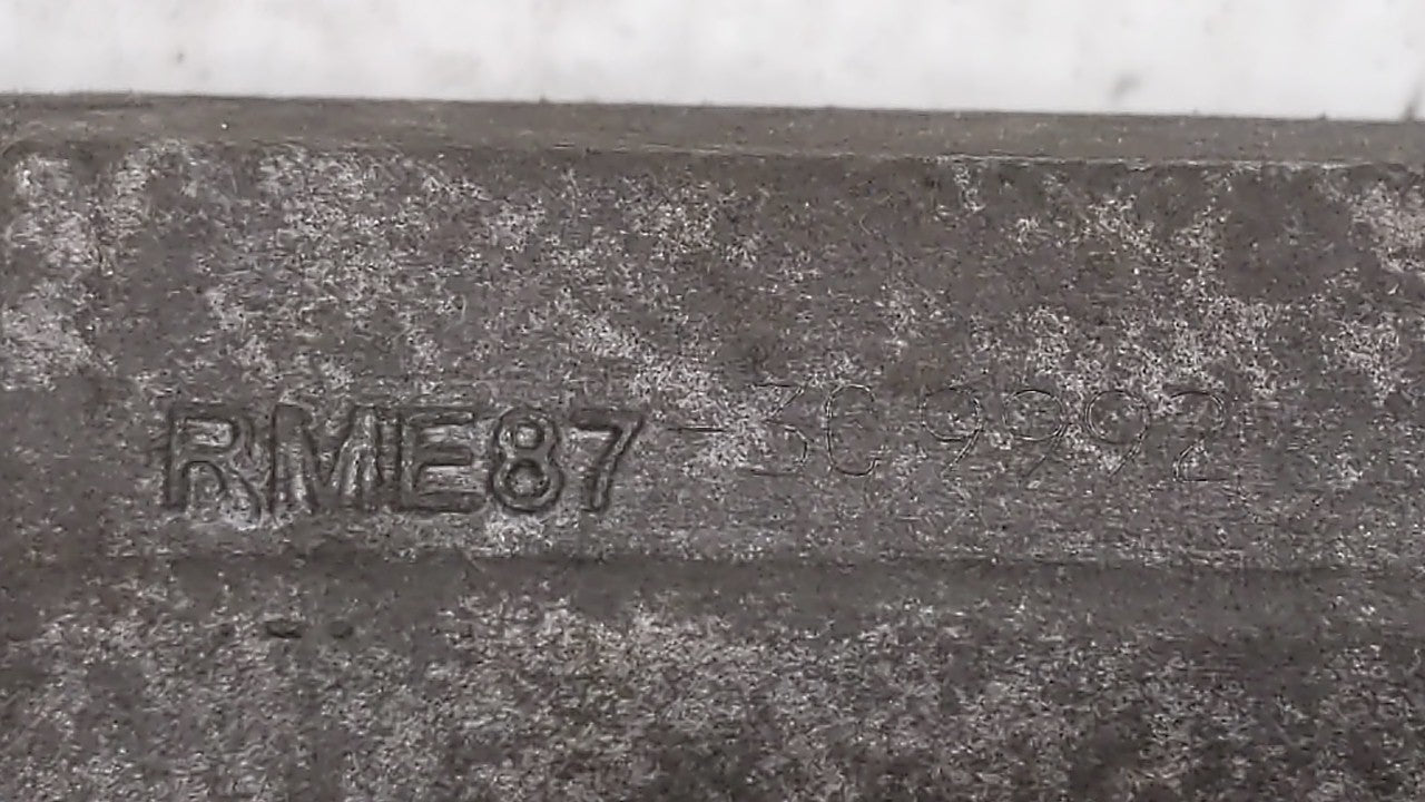 2009-2014 Gmc Yukon Throttle Body P/N:TB1032 RME87 Fits Fits 2009 2010 2011 2012 2013 2014 2015 OEM Used Auto Parts - Oemuse