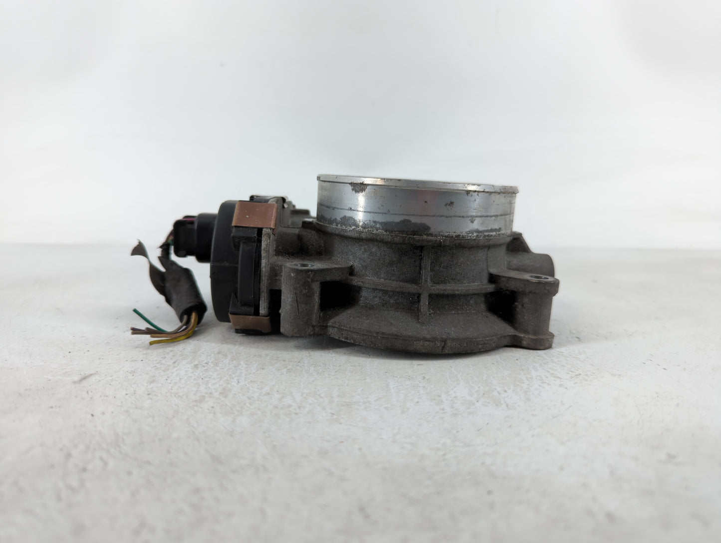 2009-2014 Gmc Yukon Throttle Body P/N:9423 01588 A-C Fits Fits 2009 2010 2011 2012 2013 2014 2015 OEM Used Auto Parts - Oemu