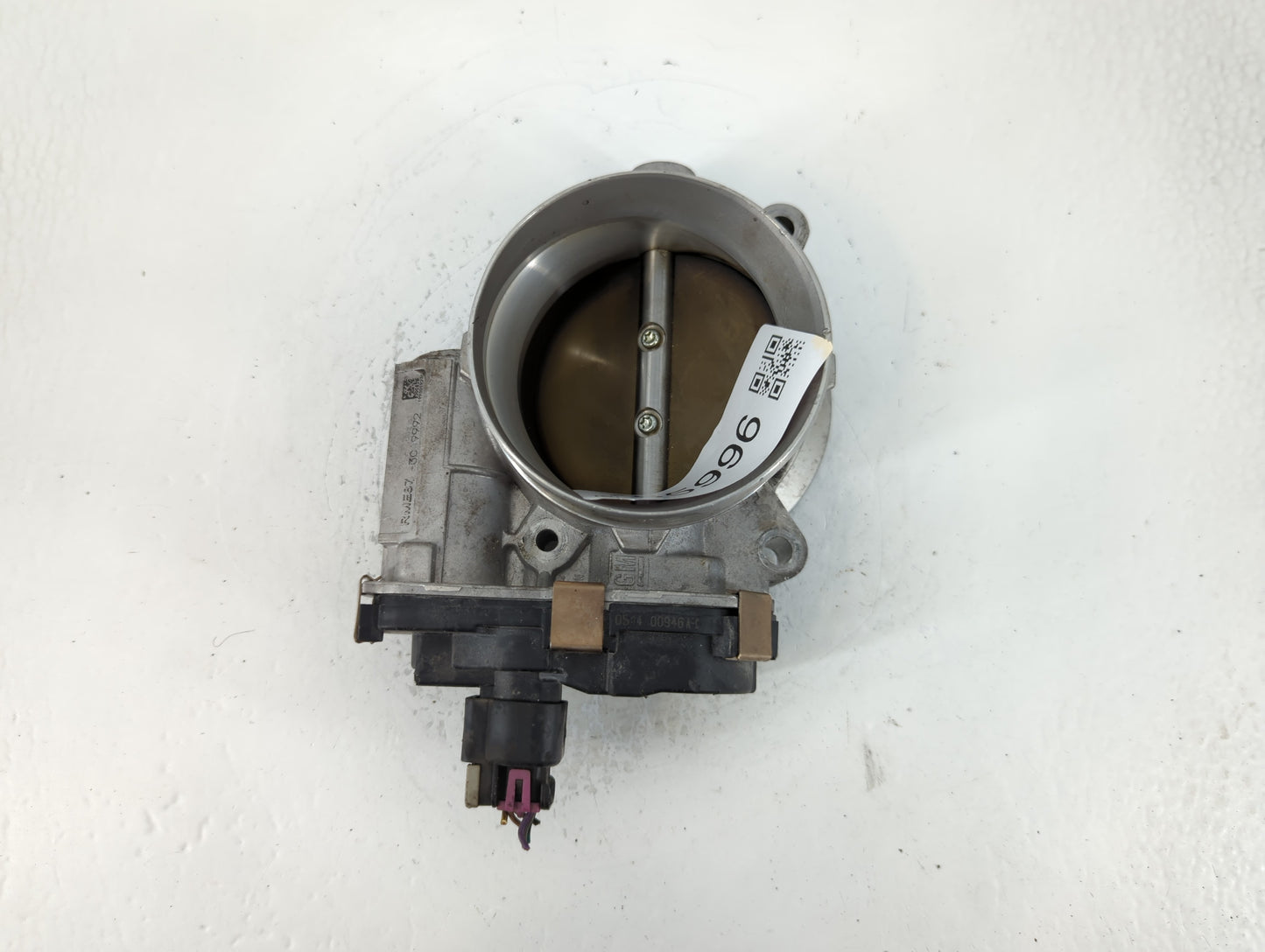 2009-2014 Gmc Yukon Xl Throttle Body P/N:RME87-3C9992 Fits Fits 2009 2010 2011 2012 2013 2014 2015 OEM Used Auto Parts - Oem